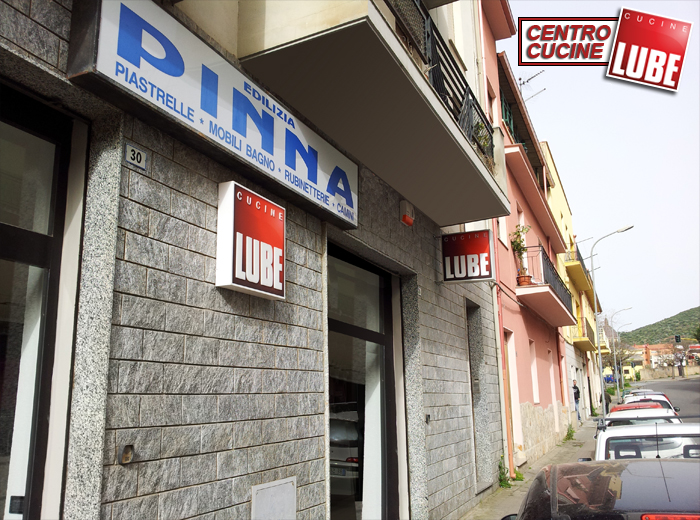 Esterno del Centro Cucine LUBE in via Vittorio Veneto 28